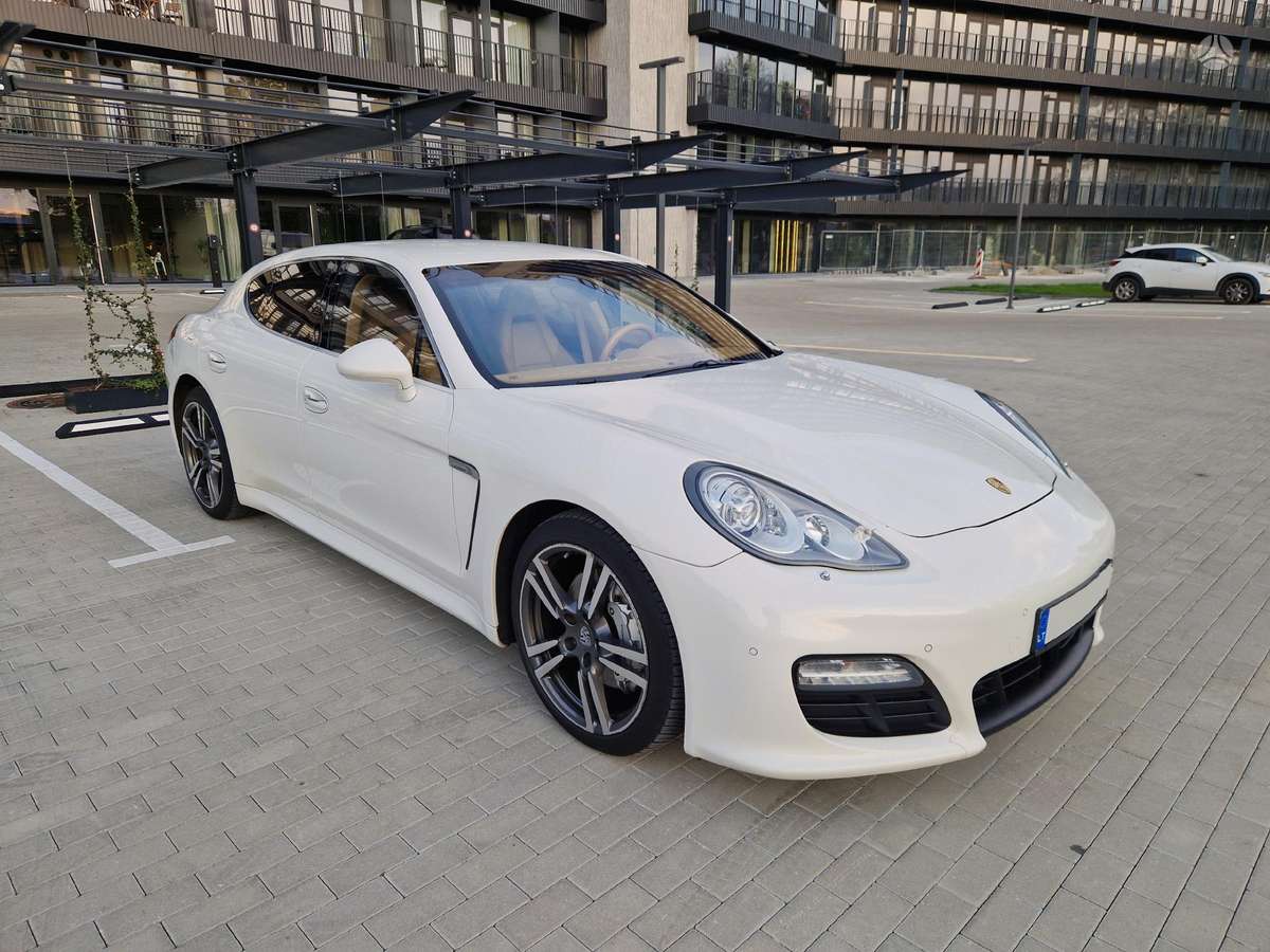 Porsche Panamera - 1