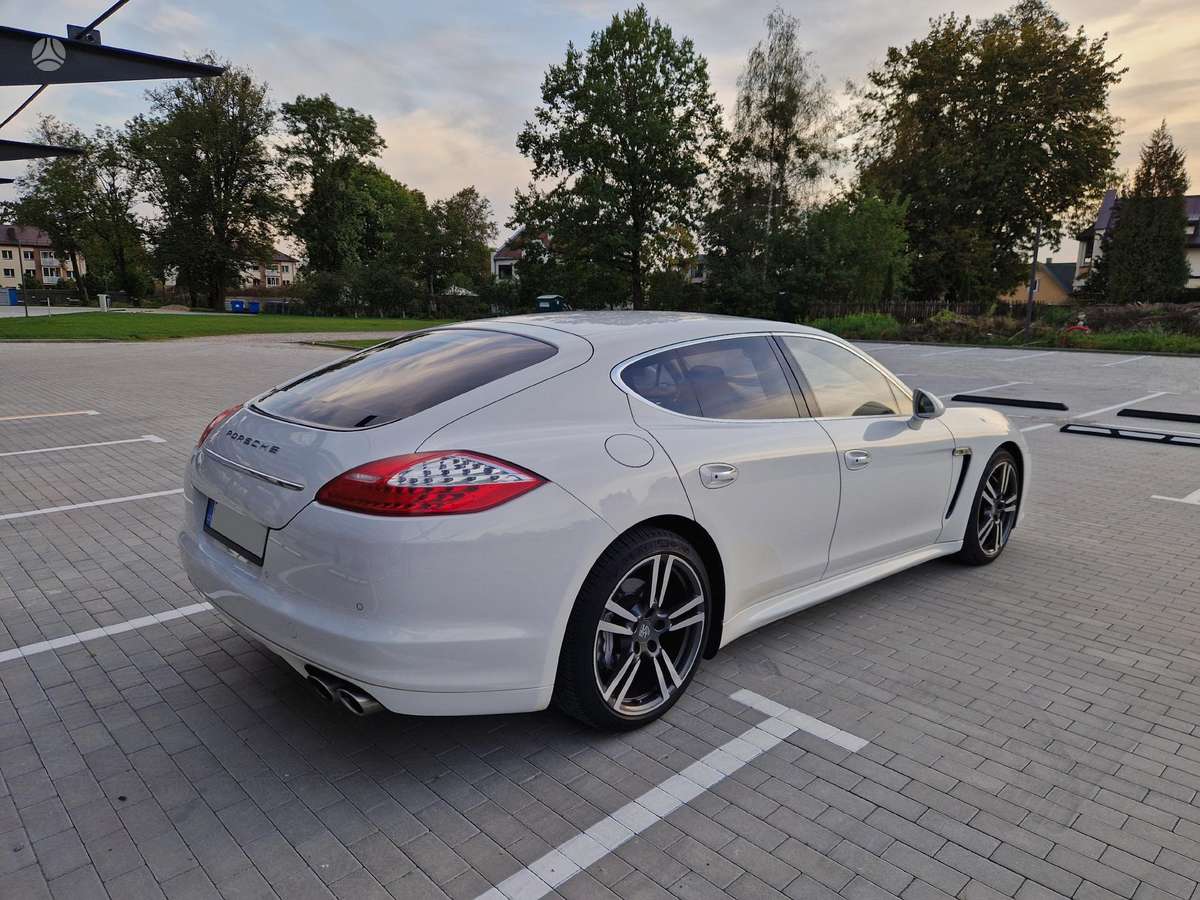 Porsche Panamera - 3