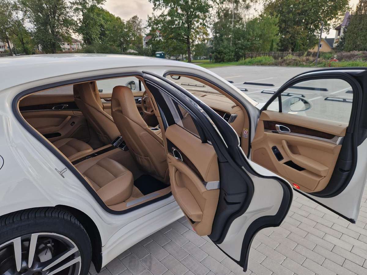 Porsche Panamera - 8