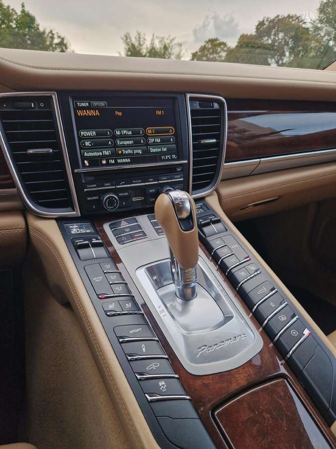 Porsche Panamera - 11