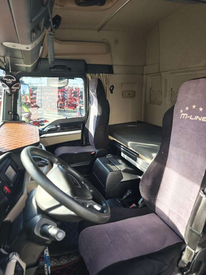MAN TGX 26.460, single sleeper