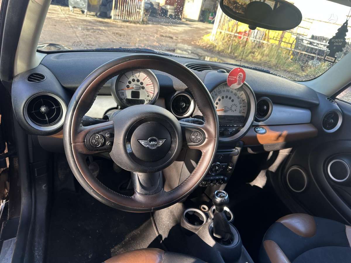 Mini Cooper, 1.6 l., hatchback