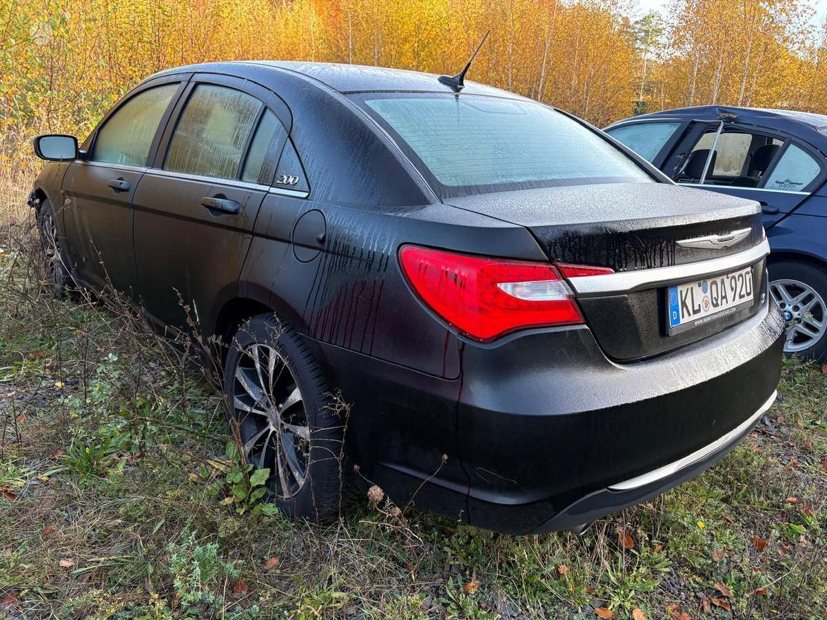 Chrysler 200 по частям