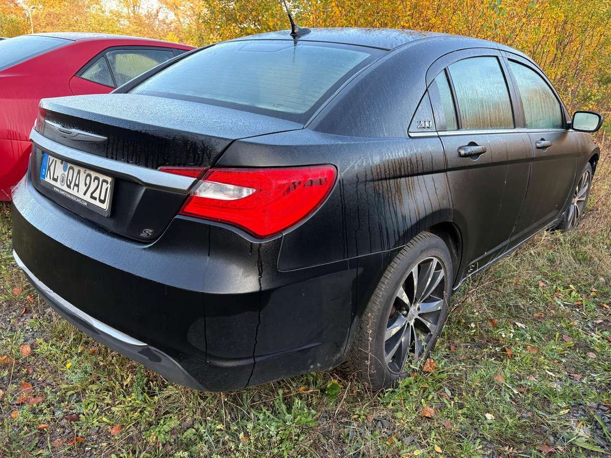 Chrysler 200 dalimis