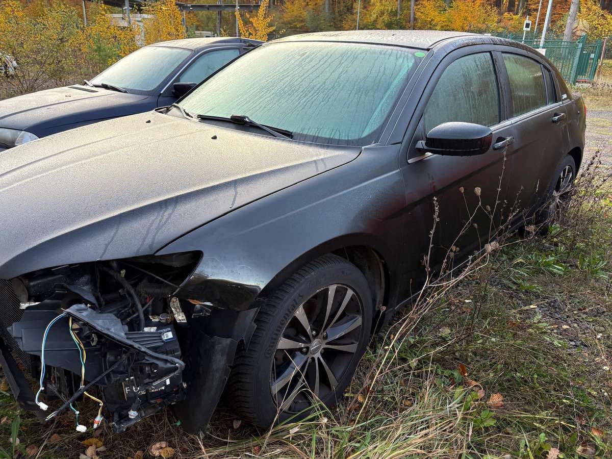 Chrysler 200 for parts
