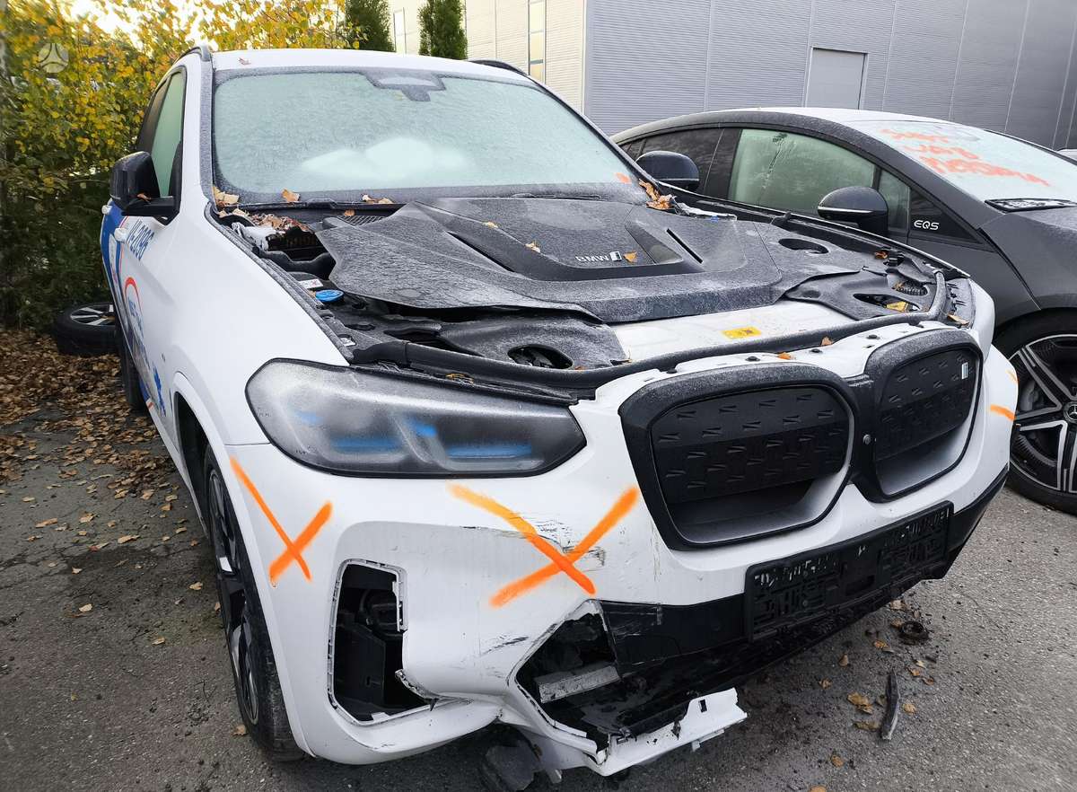 BMW iX3