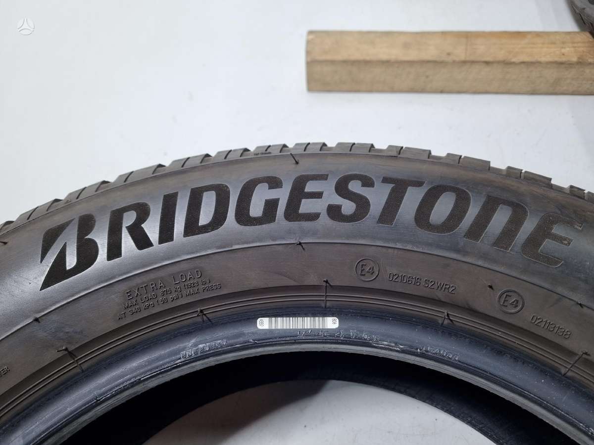 Bridgestone 6mm, 2022m, winter 215/65 R17