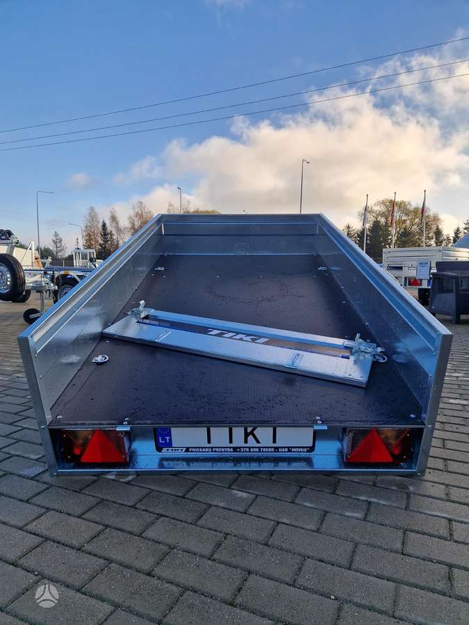Tiki Treiler CM200-R, passenger car trailers