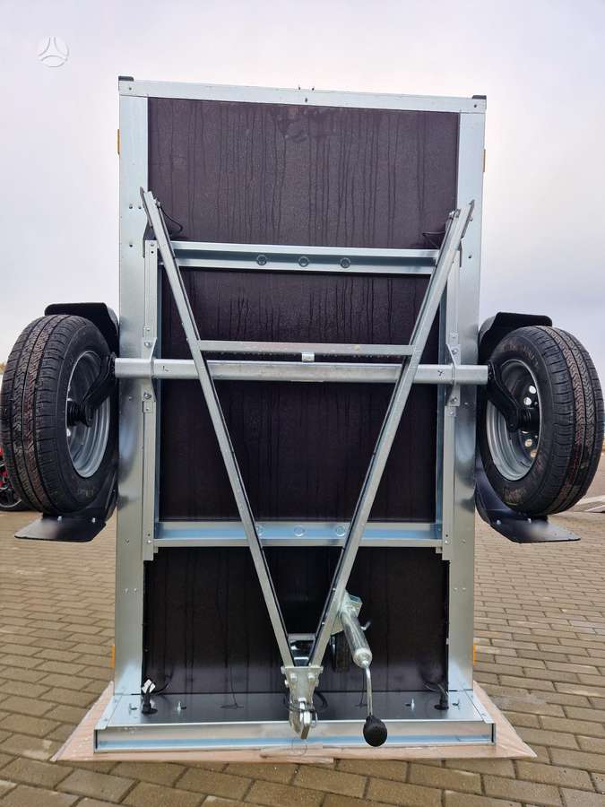 Tiki Treiler CM200-R, passenger car trailers