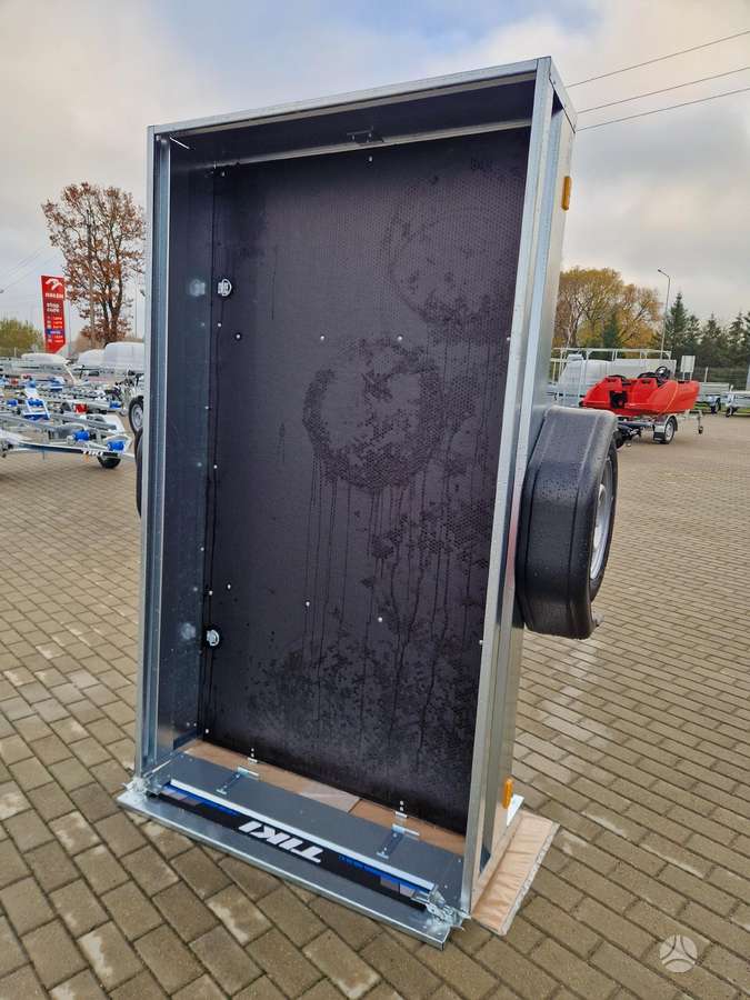 Tiki Treiler CM200-R, passenger car trailers