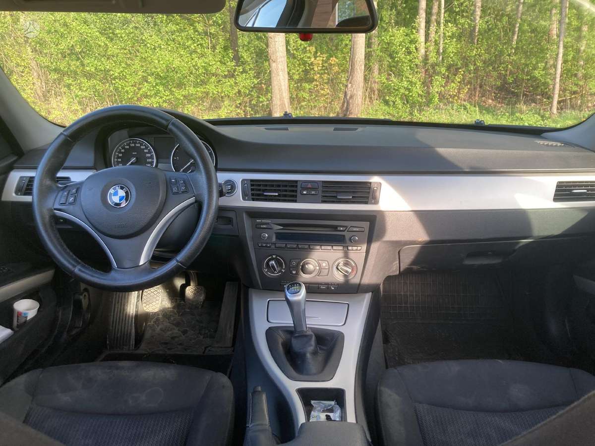 BMW 318, sedanas