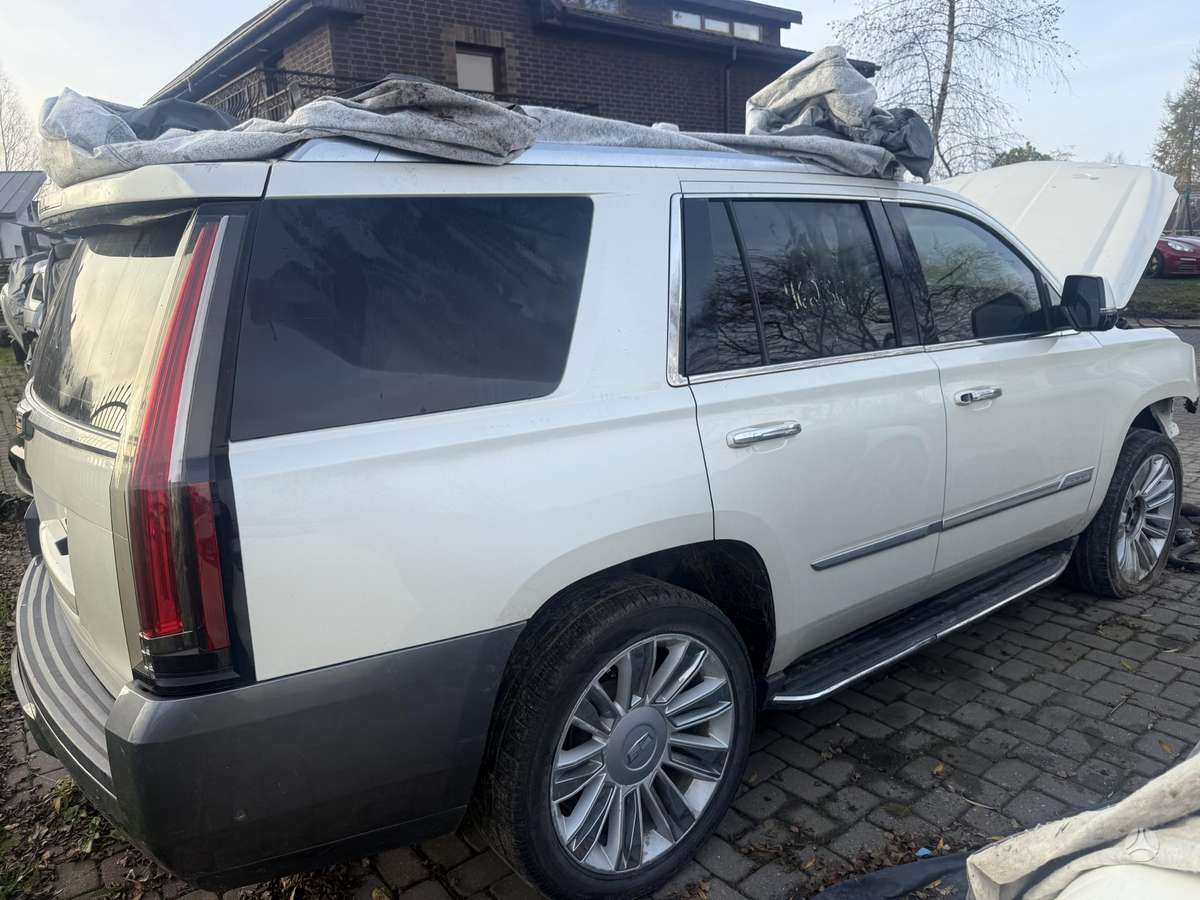 Cadillac Escalade dalimis