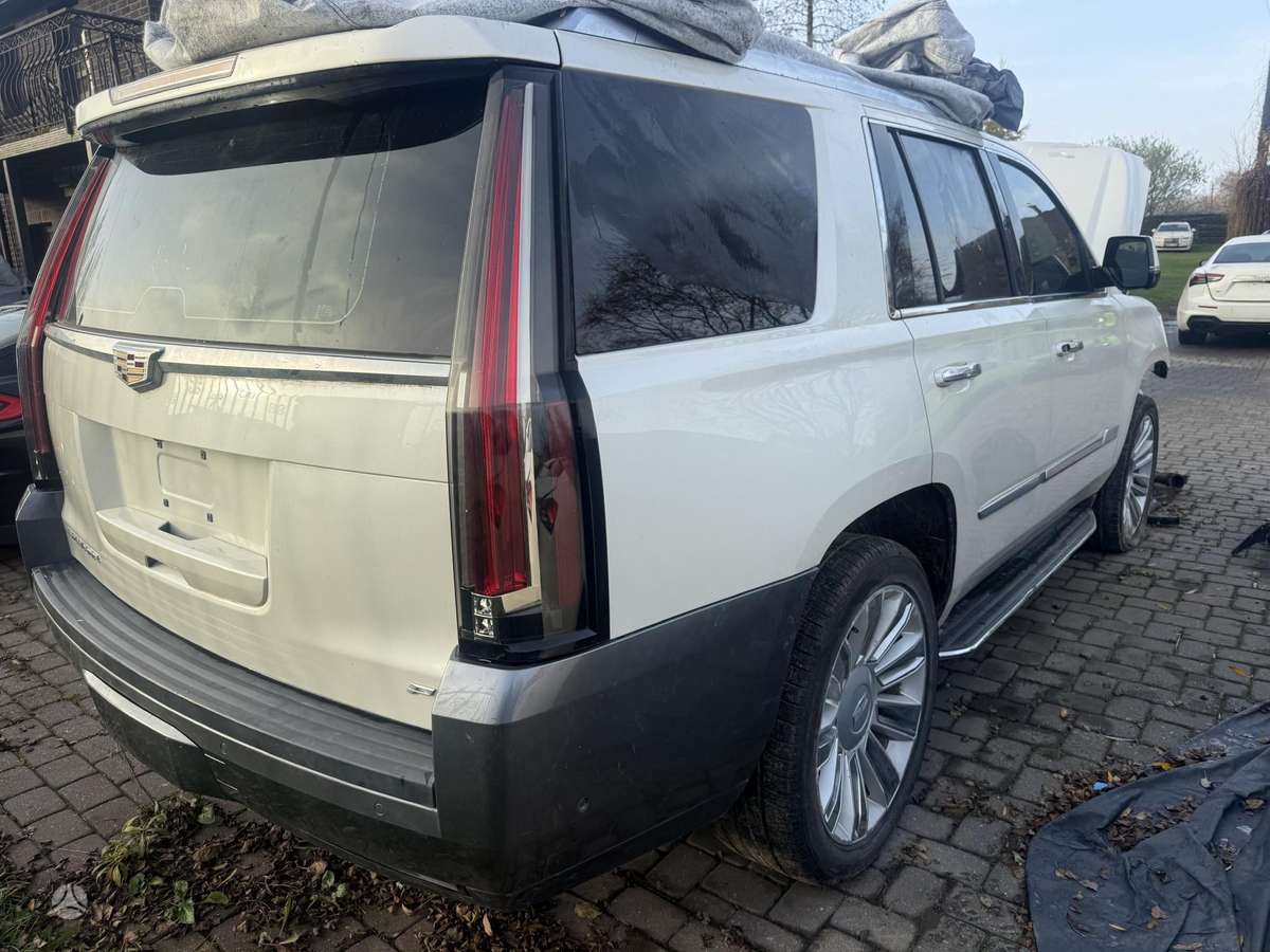 Cadillac Escalade for parts. Platinum 4wd
