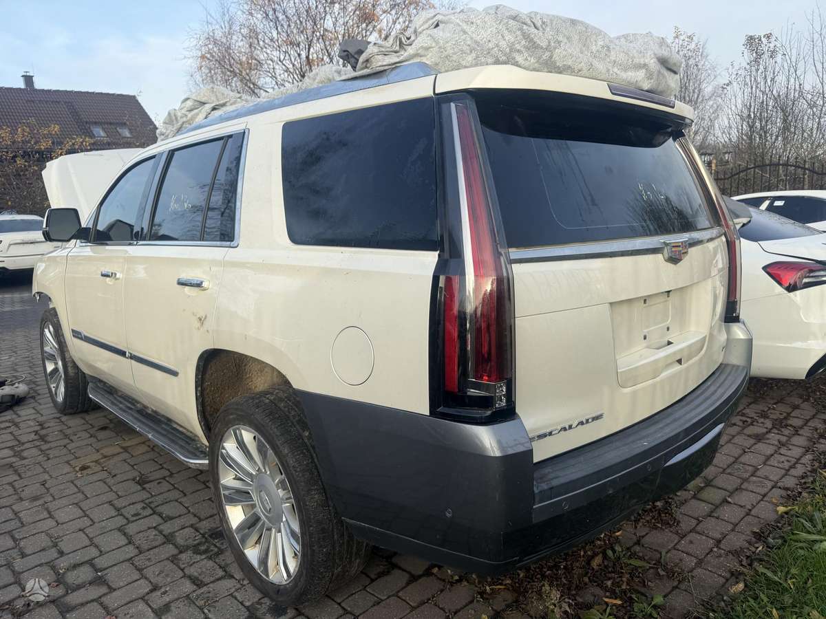 Cadillac Escalade dalimis
