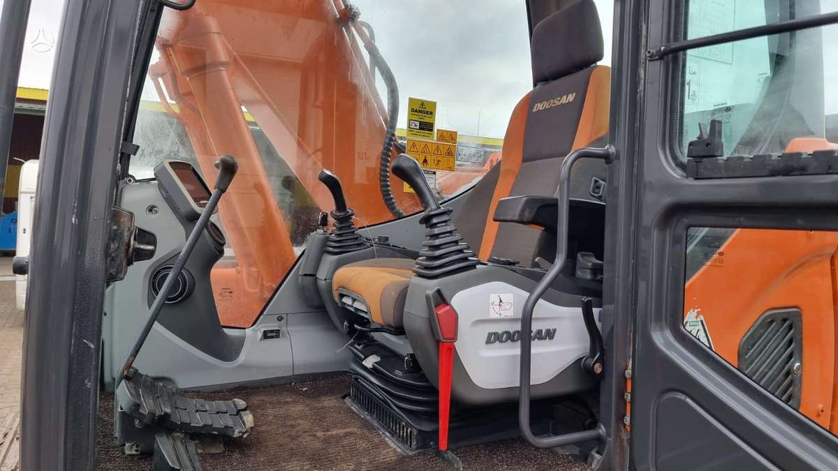 Doosan DX 140 LC-3 Bog Master, экскаваторы