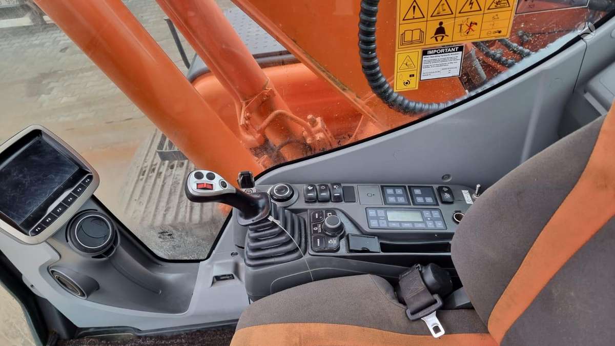 Doosan DX 140 LC-3 Bog Master, excavator