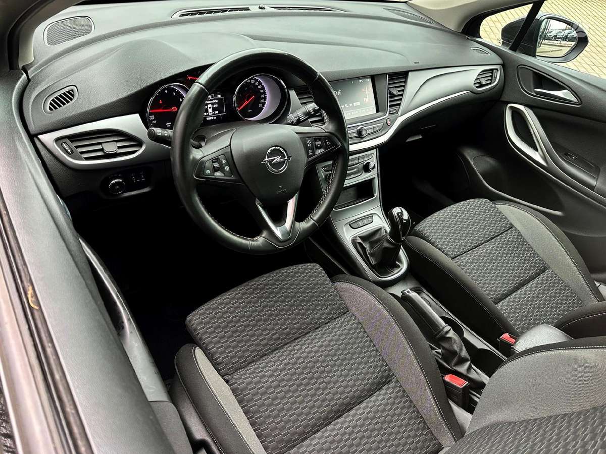 Opel Astra, 1.2 l., hatchback