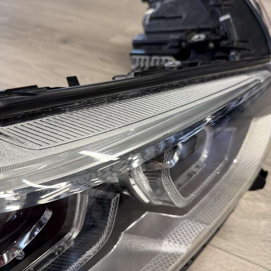 BMW X3 gaismas