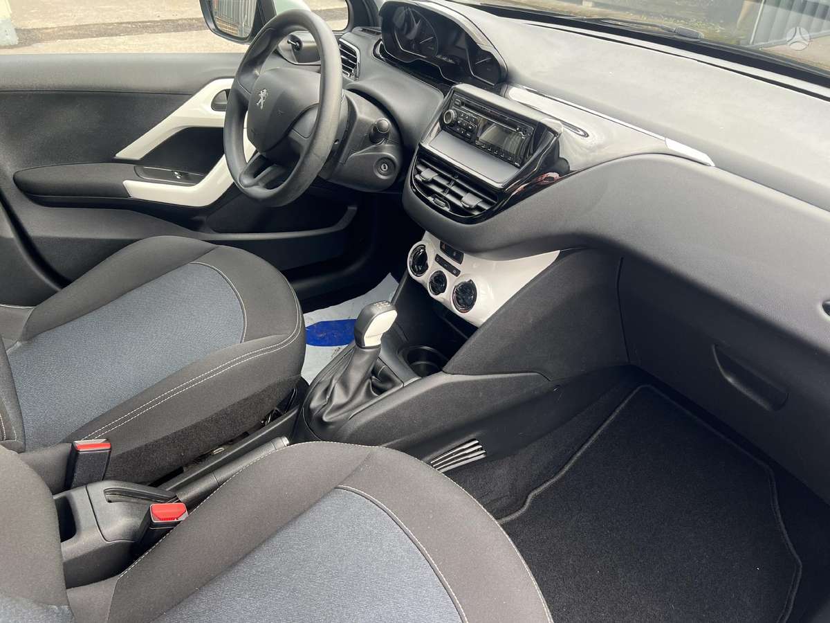 Peugeot 208 - 4