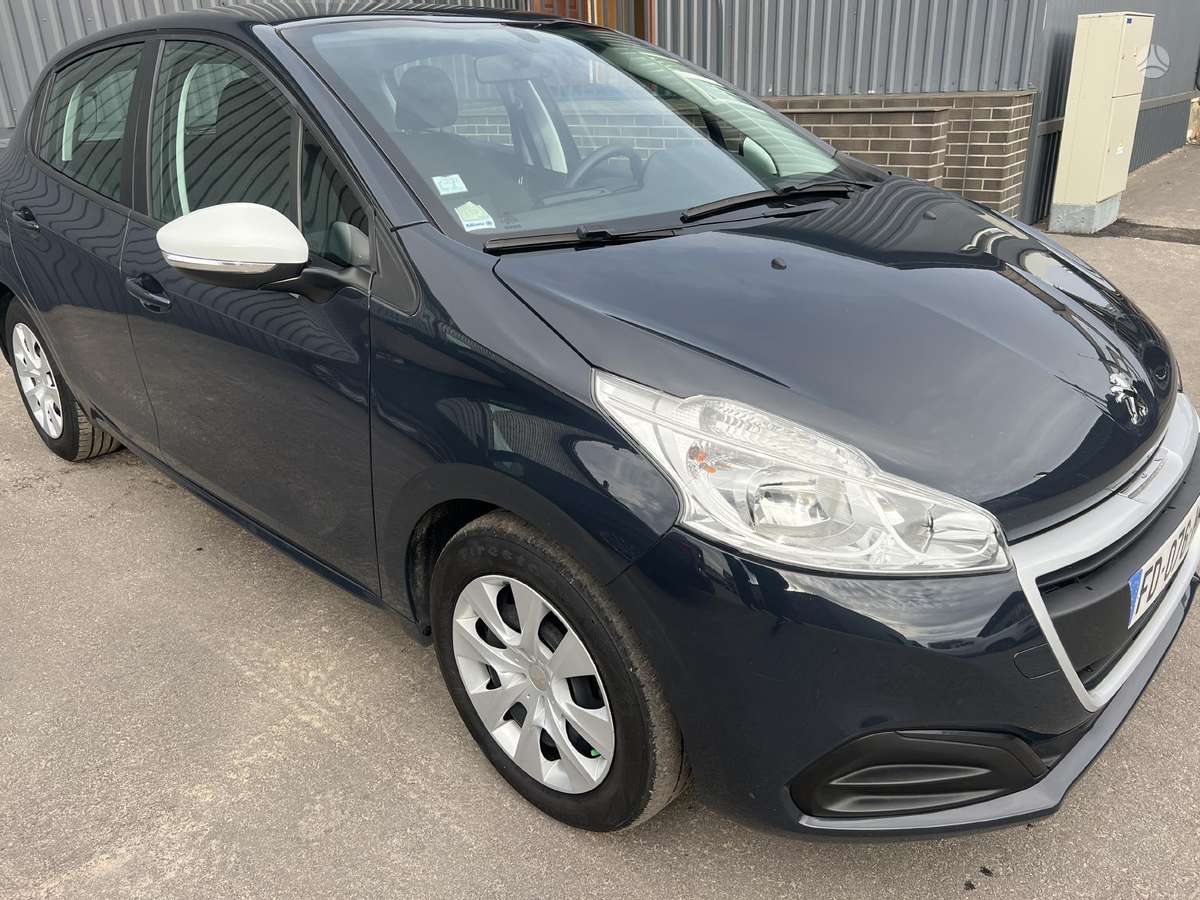 Peugeot 208 - 5