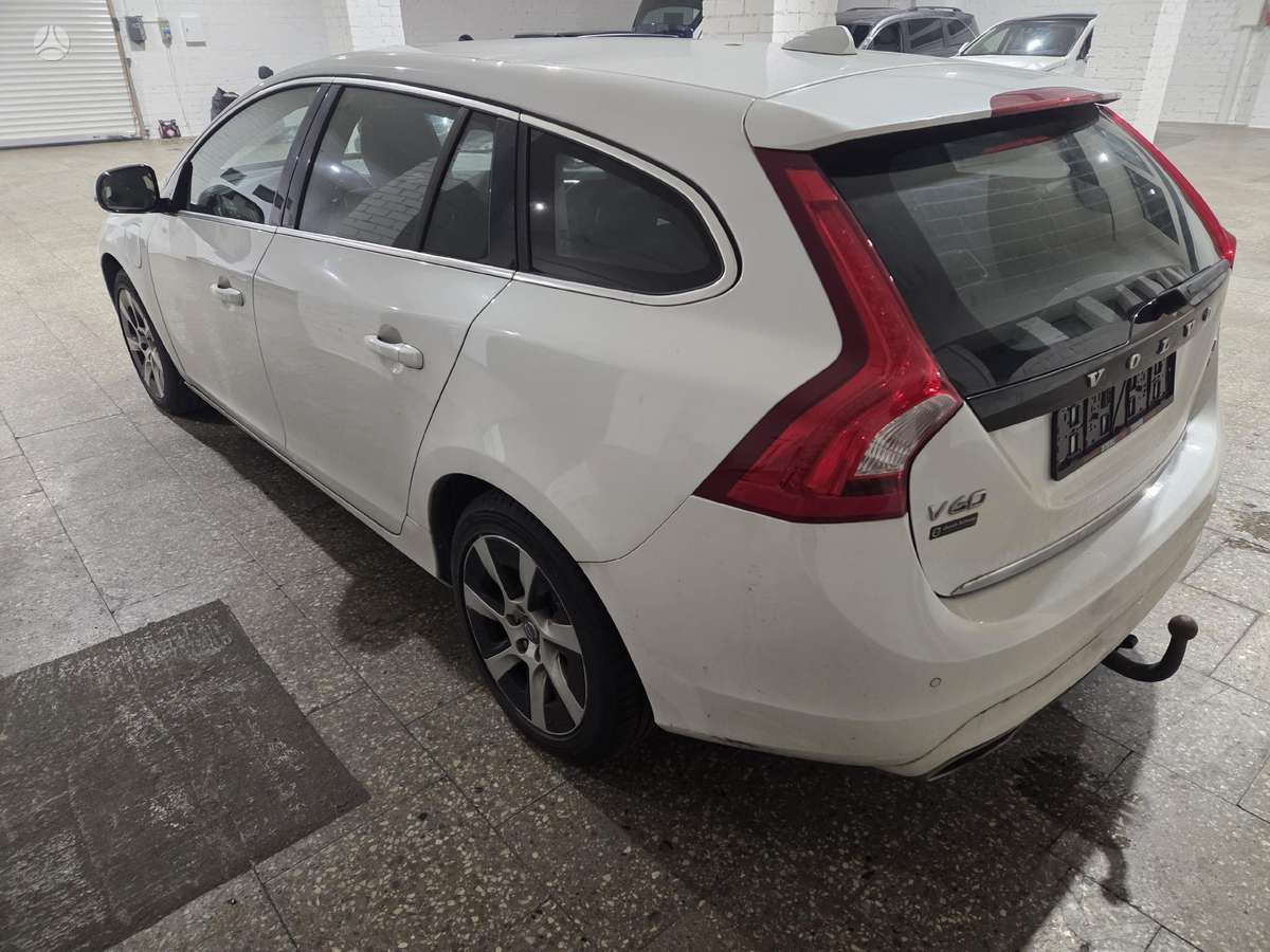 Volvo V60 Baltas perlas 707 46