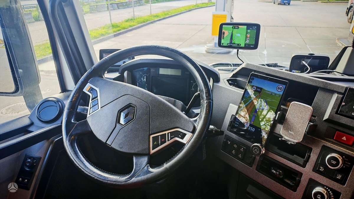 Renault + Kassbohrer 2017, auto vedēji