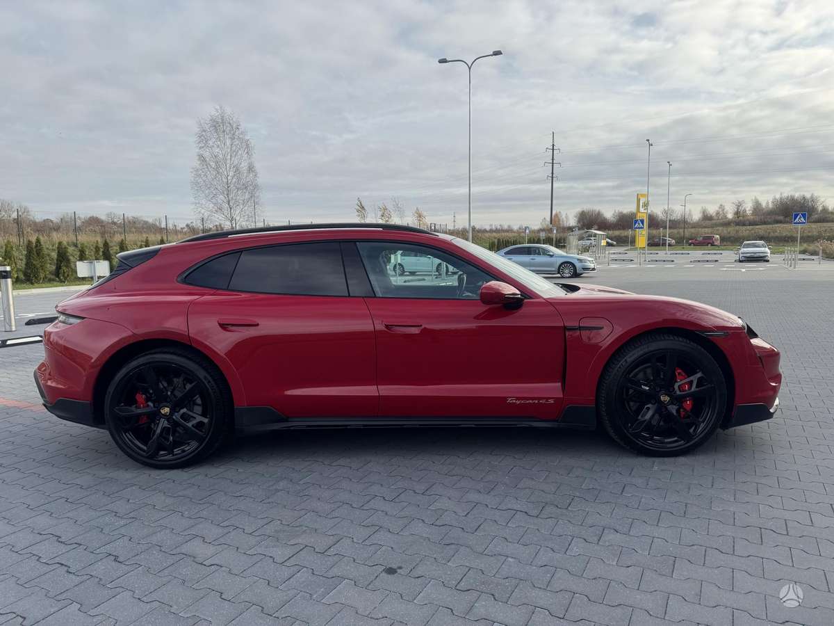 Porsche Taycan - 8