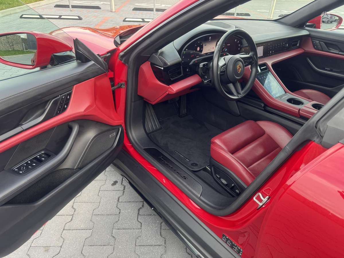 Porsche Taycan - 10
