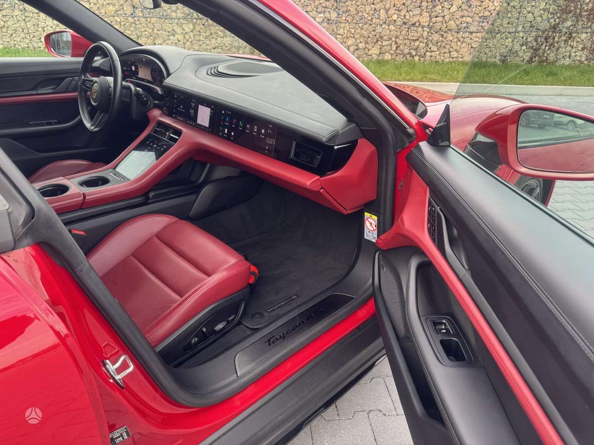 Porsche Taycan - 11