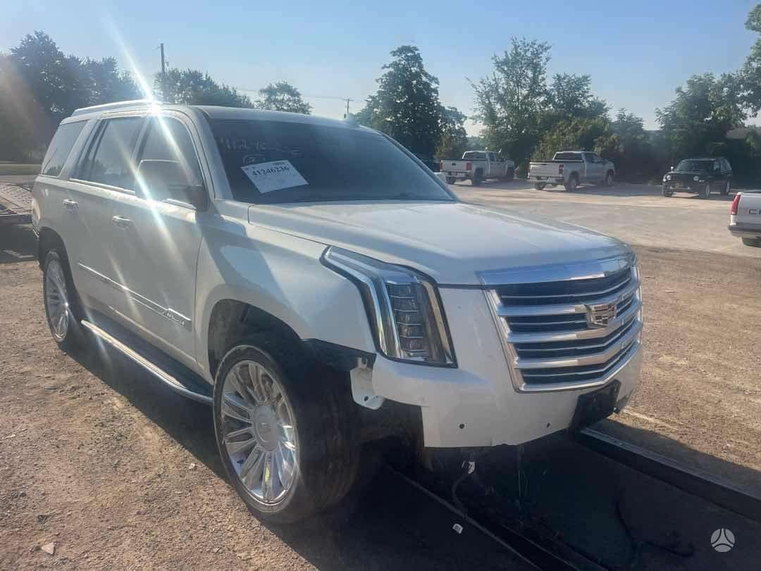 Cadillac Escalade dalimis. Platinum 4wd