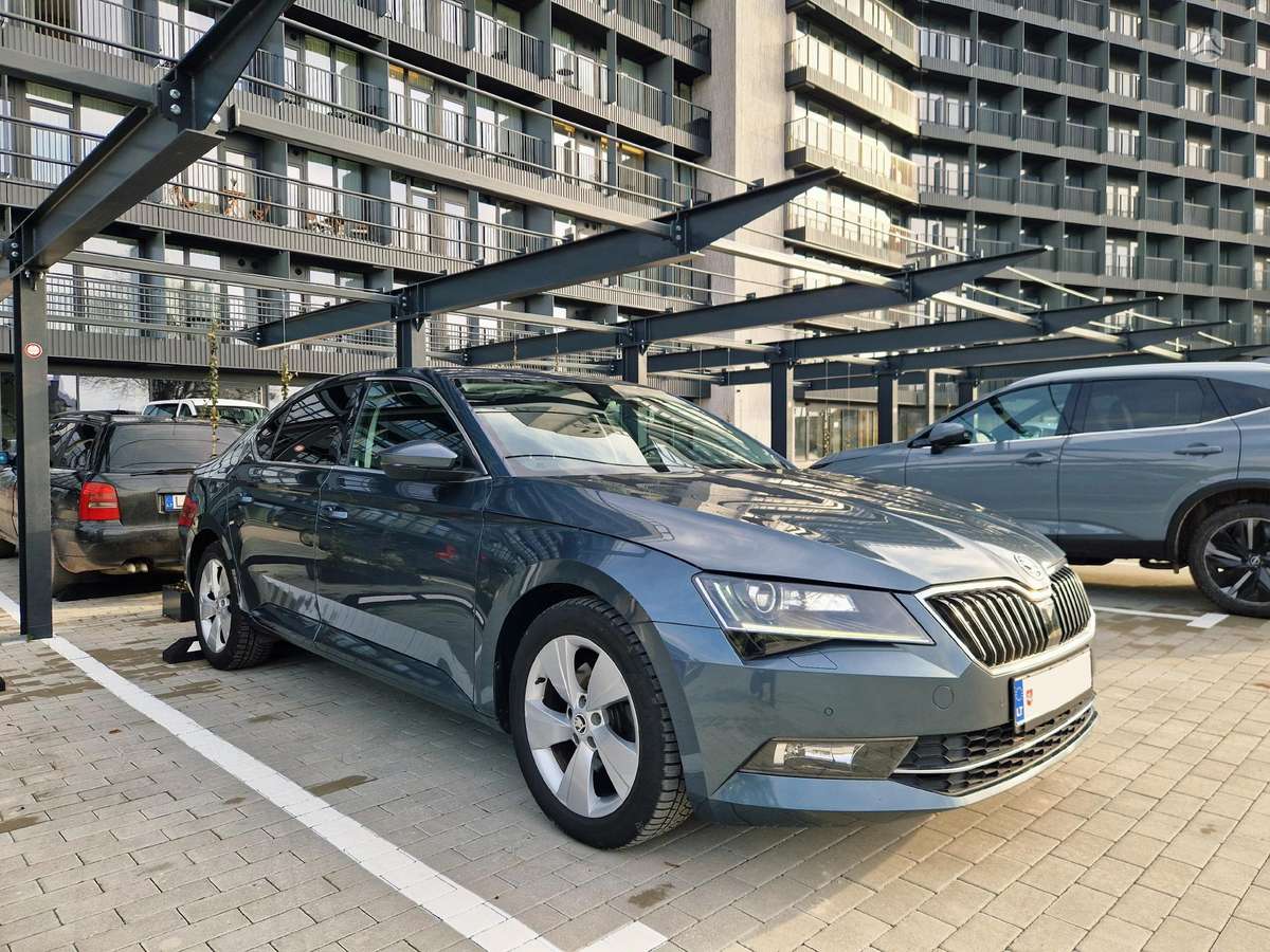 Skoda Superb, 1.6 l., Хэтчбек