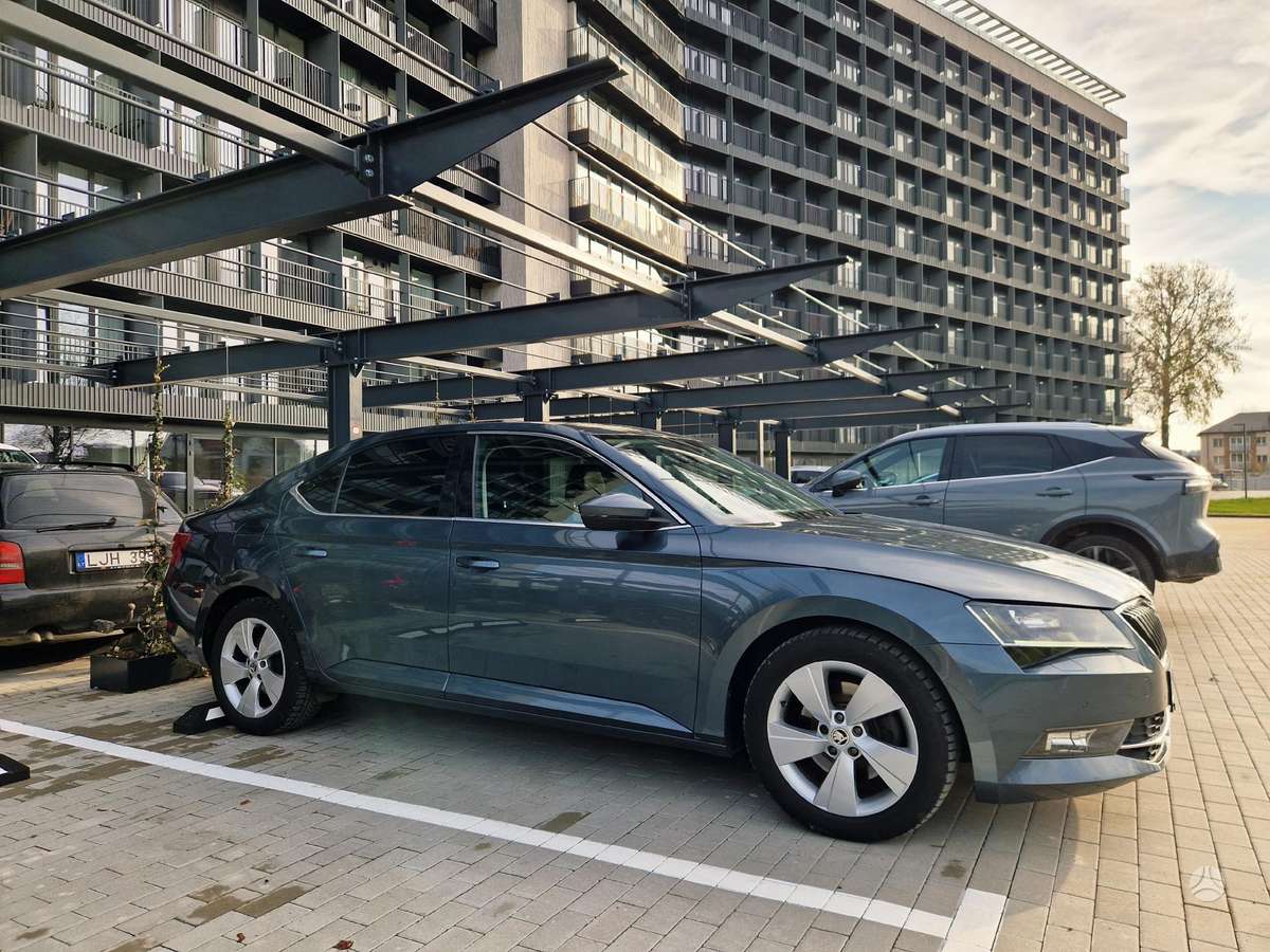 Skoda Superb, 1.6 l., Хэтчбек