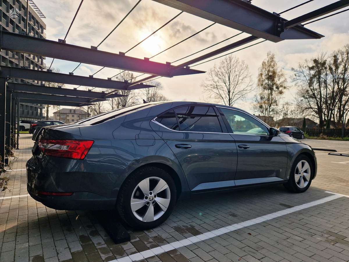 Skoda Superb, 1.6 l., Хэтчбек