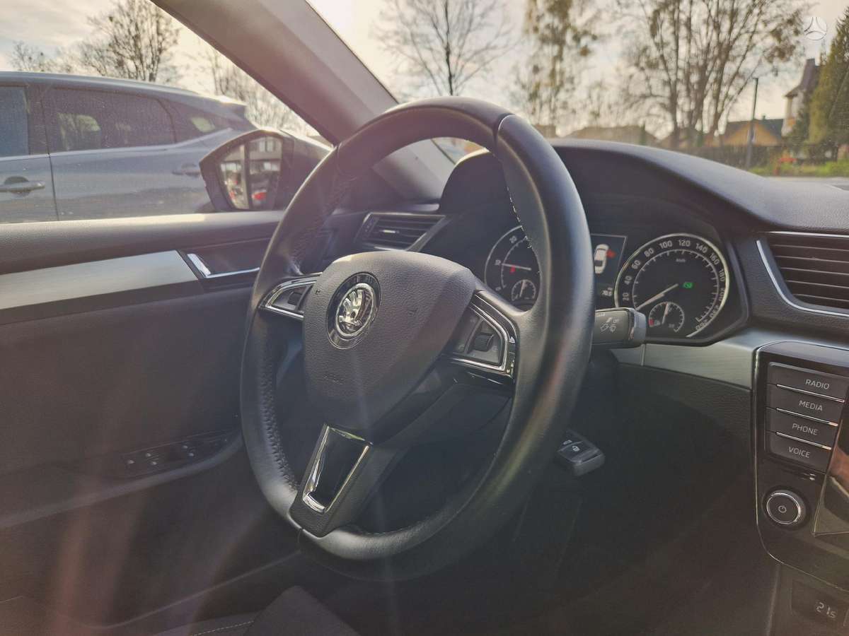 Skoda Superb, 1.6 l., Хэтчбек