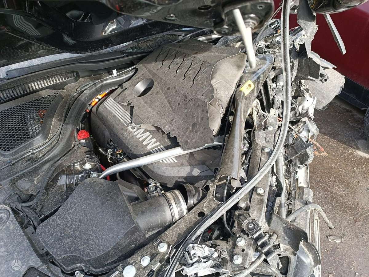 BMW 5 serija dalimis