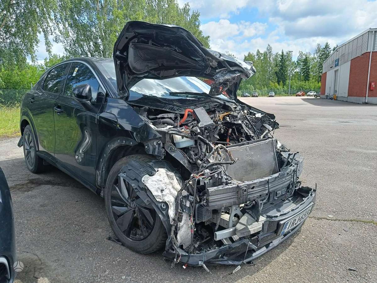 Nissan ARIYA по частям