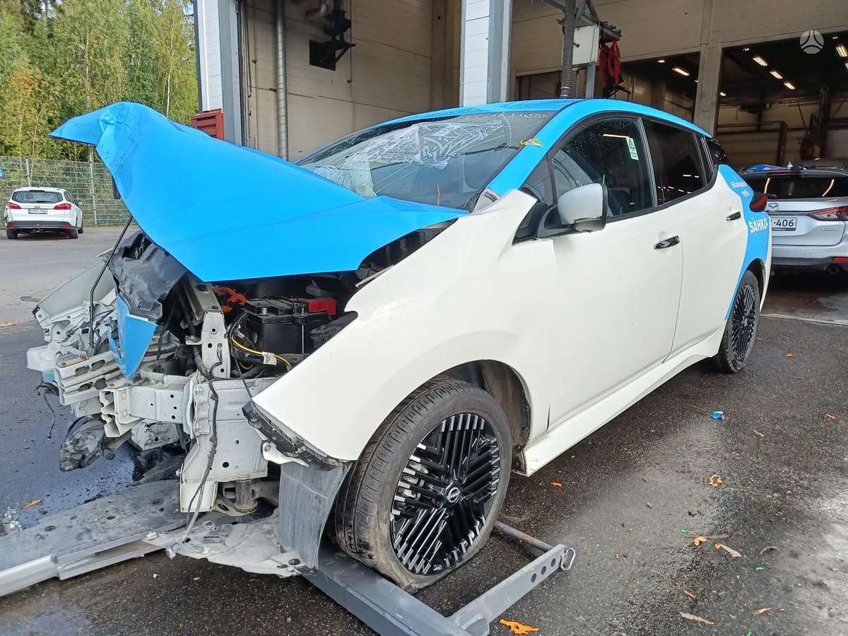 Nissan Leaf по частям