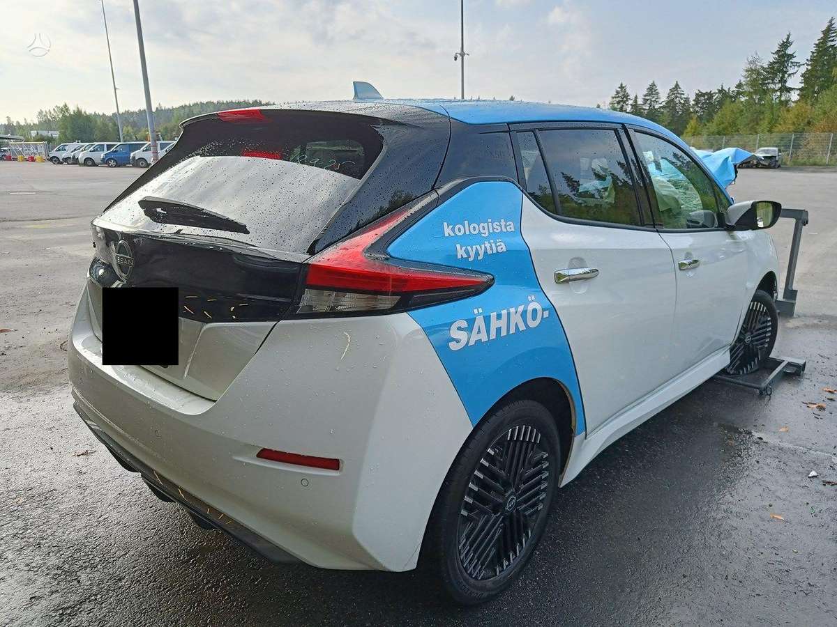 Nissan Leaf по частям