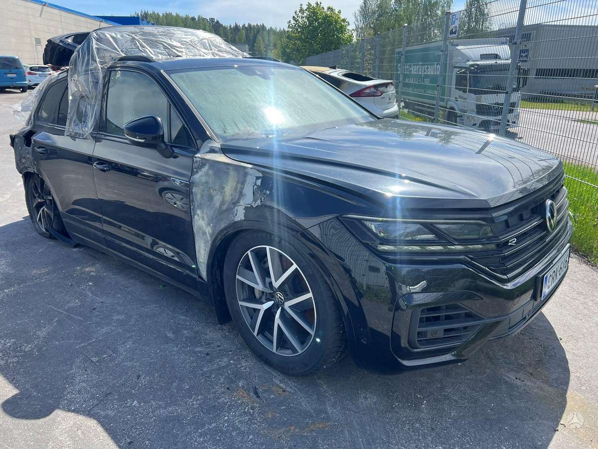 Volkswagen Touareg dalimis