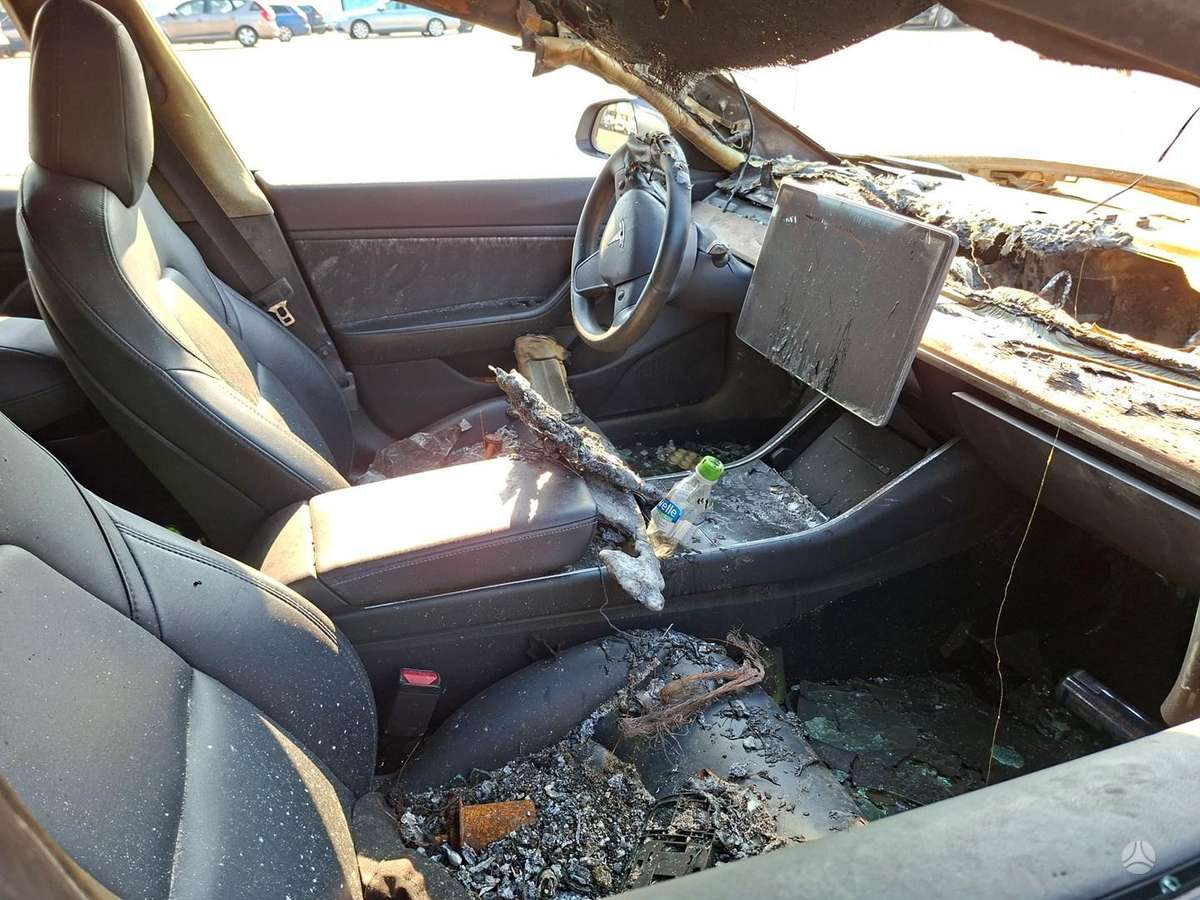 Tesla Model 3 rezerves daļās