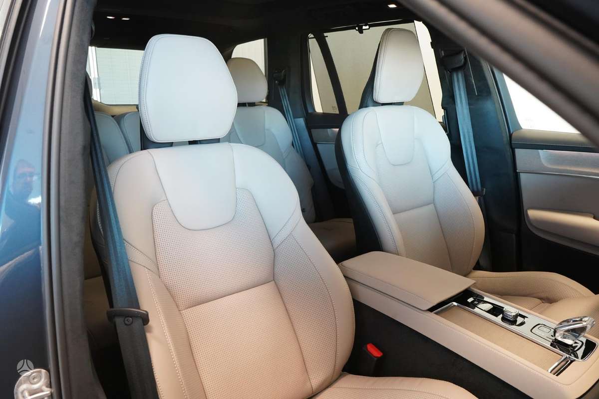 Volvo XC90 - 11