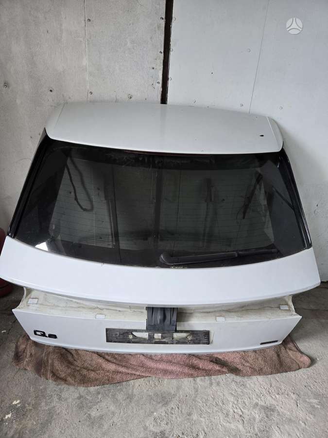 Audi Q8, Durys, ratai