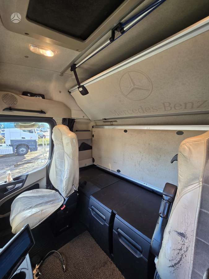 Mercedes-Benz Actros 1845, double sleeper