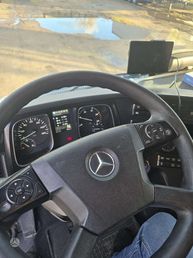 Mercedes-Benz Actros 1845, double sleeper