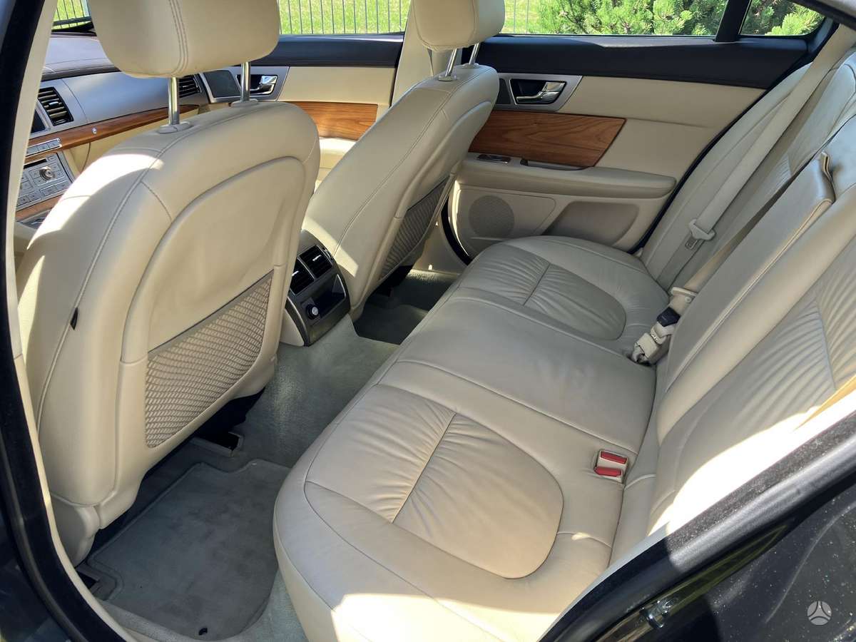 Jaguar XF, 3.0 l., Седан