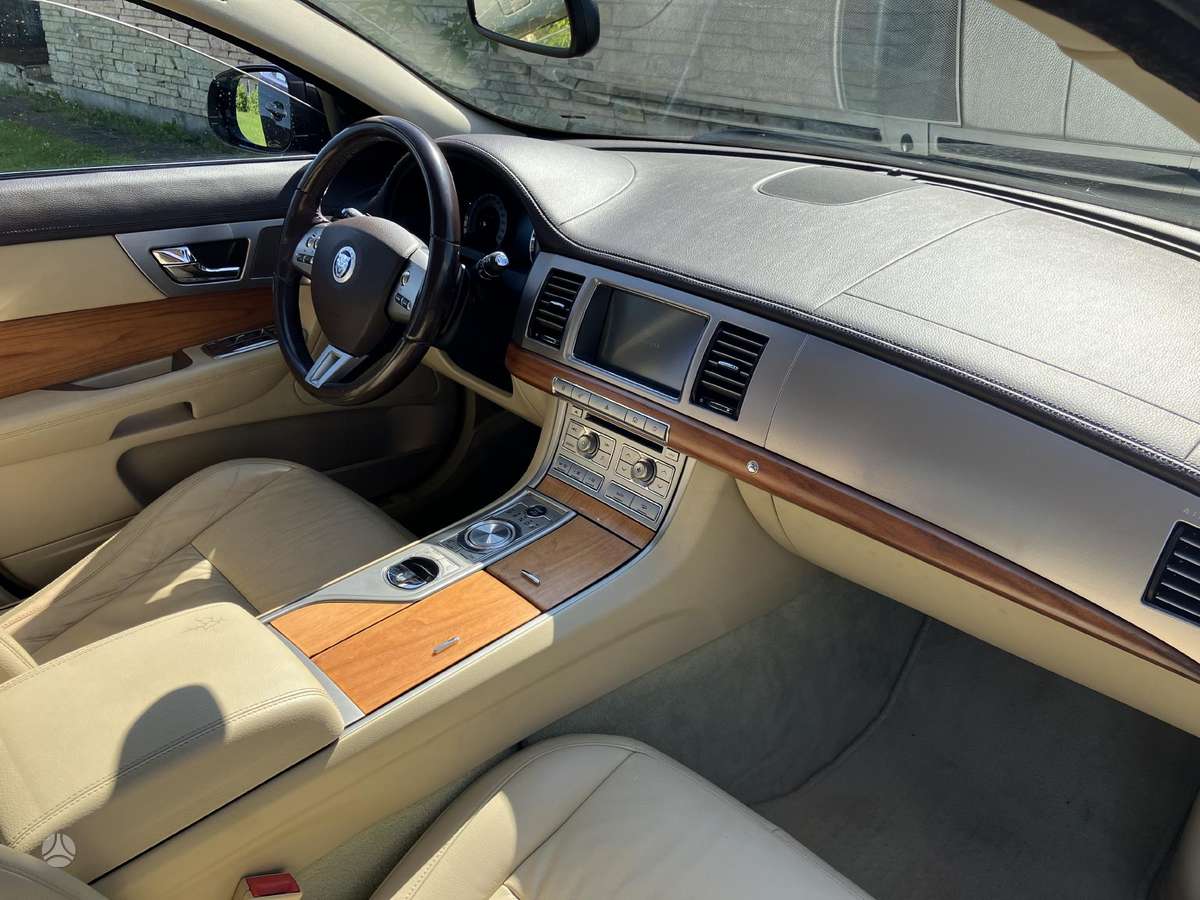 Jaguar XF, 3.0 l., Седан
