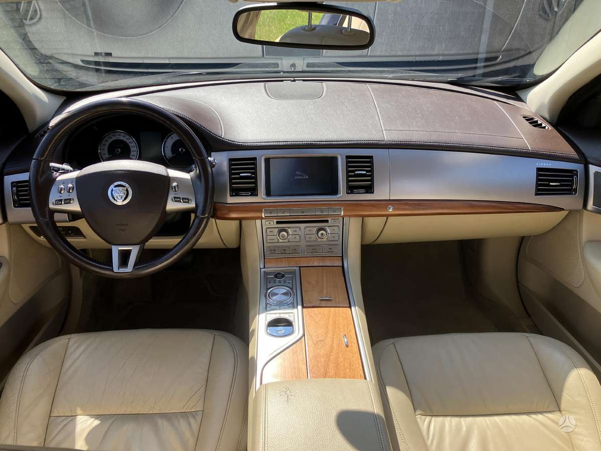 Jaguar XF, 3.0 l., Седан