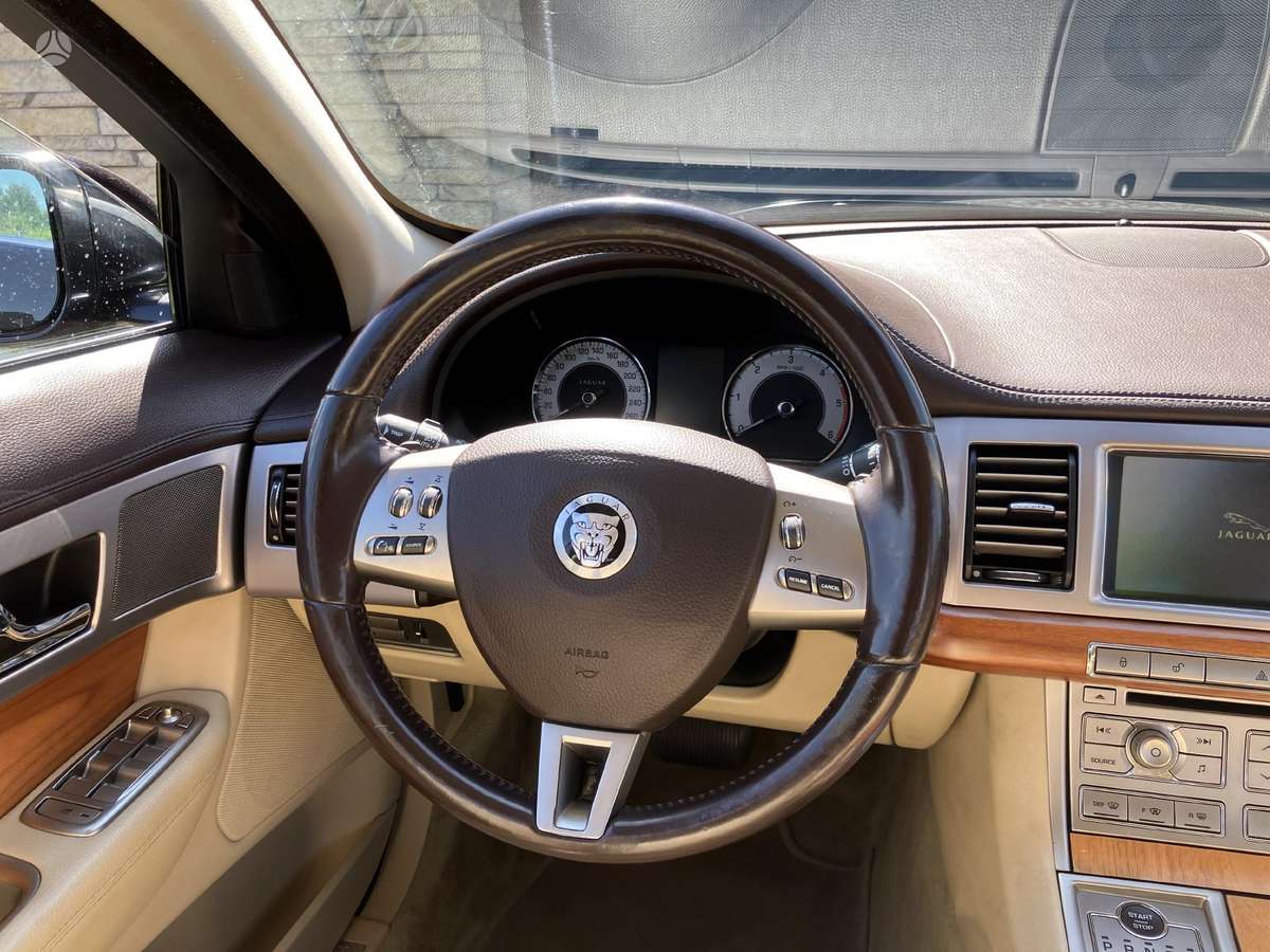 Jaguar XF, 3.0 l., Седан