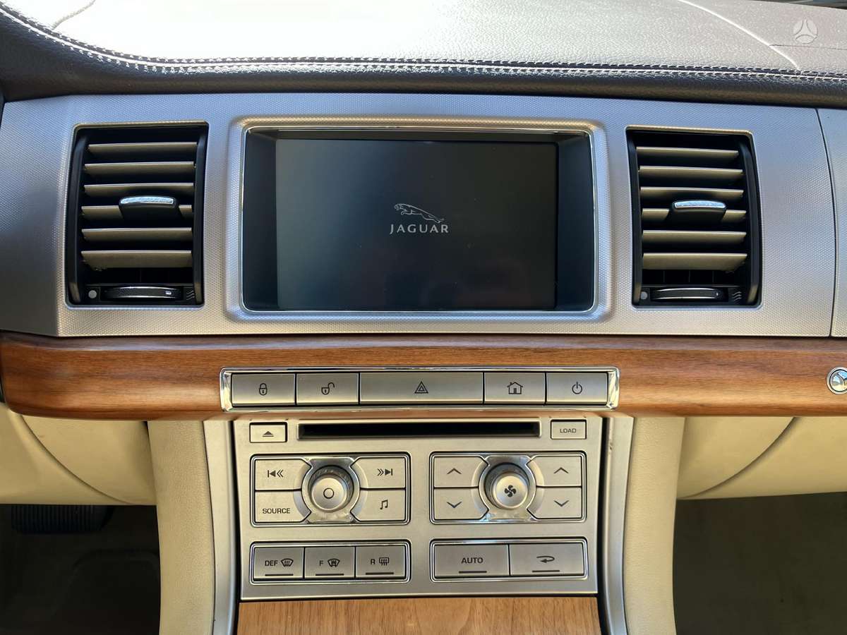 Jaguar XF, 3.0 l., Седан