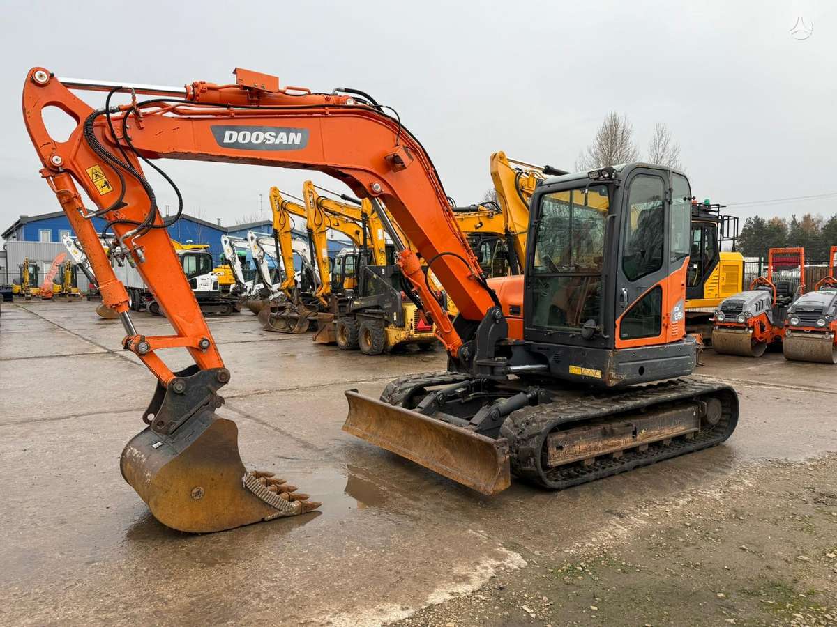 Doosan DX85R, excavator